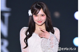 “顔面重要文化財”AKB48センター伊藤百花、流し前髪×シースルーミニワンピで雰囲気ガラリ【関コレ2026A/W】