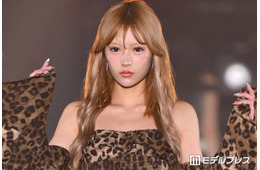 ギャルママモデル聖菜、美肩際立つレオパード柄オフショルドレス姿に釘付け「さすがの着こなし」「見惚れる」【関コレ2026A/W】