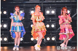 ヘラヘラ三銃士ありしゃん、双子の子どもと「関コレ」ステージ登場 完全プロデュース舞台盛り上げる【関コレ2026A/W】
