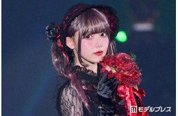 高嶺のなでしこ・松本ももな、ゴスロリコーデ×紫ヘアで雰囲気ガラリ 高貴な世界観で魅了【関コレ2026A/W】