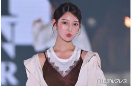 元乃木坂46阪口珠美、アシメキャミから美脚＆肩チラリ「息を呑む美しさ」「スタイル良すぎ」と反響続々【関コレ2026A/W】