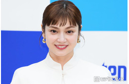 4児の母・平愛梨、Jリーグ開幕戦でのユニフォーム姿の子ども達公開「素敵な家族」「力強くて可愛い応援団」の声