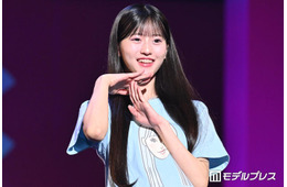 AKB48初“研究生センター”、プリーツミニスカから美脚スラリ「全部可愛い」「元気さが伝わる」の声