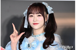 ＝LOVE音嶋莉沙、美脚際立つティアラ×ノースリミニワンピ姿のバースデーショットに絶賛の声「スタイル抜群で憧れる」「お姫様みたい」
