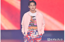 朝ドラ「らんまん」で話題の俳優、幼少期の写真公開「ずっとイケメン」「首絞めてるみたい（笑）」の声