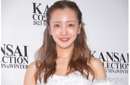 板野友美、ミニ丈ボトムス×ロングソックスで美脚スラリ「憧れのスタイル」「大人ガーリー素敵」と反響