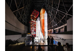 宇宙船エンデバーが“発射ポーズ”で恒久展示 米カリフォルニアに「サミュエル・オシン航空宇宙センター」11月開館へ