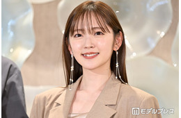 鈴木愛理、雰囲気ガラリのスモーキーメイク＆キャミソール衣装姿公開「クールな雰囲気」「別人級」