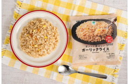 コスパ抜群の冷凍「ガーリックライス」がファミマに登場 パンチある味わいでやみつきに