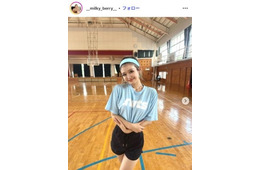 「今日好き」雨宮未苺（みるき）、浜辺に寝そべる白ビキニ姿公開「理想の美ボディ」「また一段と綺麗になってる」と反響