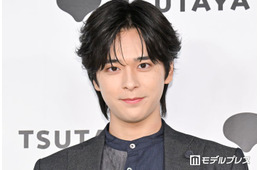 2.5次元「刀剣乱舞」で話題の大友至恩、憧れの俳優明かす「何、この表情変化？ってなって」【大友至恩1st写真集 FOCUS】