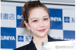 村重杏奈、美ボディ際立つ水着姿で川遊び満喫「透き通るような白い肌に目が釘付け」「重ね着コーデ可愛すぎる」の声