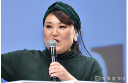フォーリンラブ・バービー「娘が2歳になったので」夫・娘・飼い犬との仲良しショット公開 埼玉家族旅行へ「旦那さんが支えてて愛」「娘さん大きくなってますね」の声
