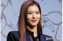 TWICEサナ、ショーパンからスラリ美脚「全身バランス神」「脚長すぎる」の声