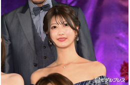 ABEMA瀧山あかねアナ、美スタイル際立つ水着姿で離島満喫「頭身バランスが神」「絵になる」と反響