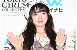 IVEレイ、美脚スラリのカラータイツ姿公開「何でも着こなしてて流石」「全身のバランスが神」の声