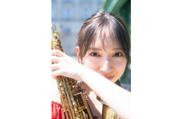 日向坂46金村美玖、ガーリーワンピ身にまとい⾳楽の都ウィーンでサックス演奏 2nd写真集先行カット第7弾解禁【機微】
