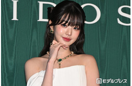 IVEウォニョン、黒キャミ姿で誕生日ディナーの様子を公開「デコルテも腕も綺麗すぎ」「完璧なビジュアル」の声