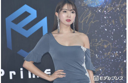 オリックス平沼翔太選手の妻、美デコルテ際立つ黒キャミ姿に反響「透き通るような美肌」「セクシー」