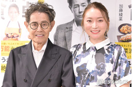 加藤綾菜、夫・加藤茶と寄り添った2ショットに反響「素敵」「幸せが溢れてる」