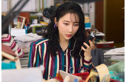 綾瀬はるか主演「ファーストボイス」ファーストサマーウイカの出演は監督発案「彼女しかいない」ソバージュ＆ボディコン姿の場面写真解禁