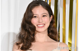 今田美桜、デコルテ際立つノースリーブドレス姿公開「天使かと思った」「完成された美しさ」と反響