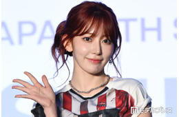 LE SSERAFIMサクラ、美ウエスト輝くノースリーブトップス姿に反響「異次元のビジュアル」「可愛すぎる」