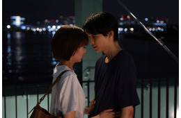 土ドラ「告白」爽太（松村北斗）＆麻里子（岡崎紗絵）がキス 25年の片想いが急展開