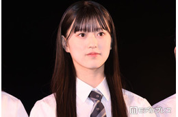 AKB48メンバー、ミニスカ×ハイソックスの美脚コーデ「脚が長い」「等身バランス完璧」