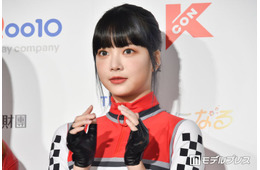 LE SSERAFIMウンチェ、ショート丈ボトムスで美脚スラリ「脚長すぎる」「完璧なスタイル」の声