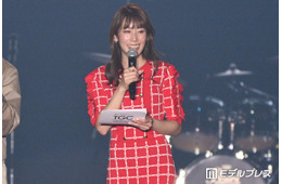 元NHK中川安奈アナ、タンクトップ×ショーパン姿公開「思わず見惚れるスタイル」「脚長すぎて二度見」と反響