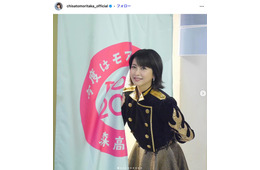 森高千里、美脚輝くミニスカステージ衣装披露「脚長すぎ」「永遠のアイドル」と絶賛の声