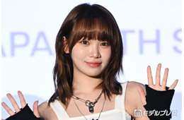 LE SSERAFIMチェウォン、デニムビスチェ＆パンツで美スタイル際立つ「脚長すぎる」「ウエスト細くて綺麗」と反響
