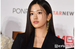 IVEユジン、ヘソ出しショーパン秋コーデで美脚スラリ「努力の賜物」「等身バランス神」と反響