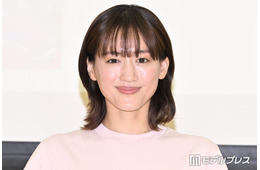 綾瀬はるか「全部似ててすごい」ものまねタレント・沙羅との7年ぶり再会ショットが話題「姉妹みたい」「人柄の良さが伝わる」