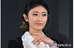 山田優、ミニ丈×シースルータイツから圧巻美脚披露【HUBLOT NIGHT】