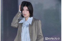 櫻坂46藤吉夏鈴、ジャケット×ハーフデニムでマニッシュに「見惚れた」「スタイル神」とファン悶絶【ガルアワ2026A/W】