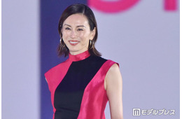 米倉涼子、2年ぶり「ガルアワ」サプライズ登場 華やかなウォーキングに視線集中【ガルアワ2026A/W】
