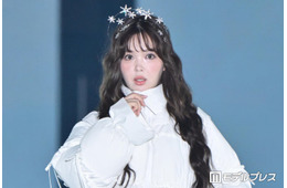 藤田ニコル、ウェービーヘア×ヘッドアクセでガーリーな魅力「お姫様みたい」「さすがの着こなし」と反響続々【ガルアワ2026A／W】