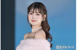 Netflix「ダウンタイム」で話題・鶴嶋乃愛、オフショルから美デコルテ際立つ「上品で綺麗」「透明感すごい」と反響続々【ガルアワ2026A/W】