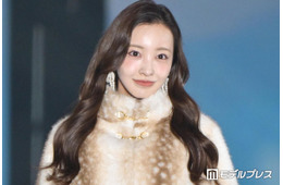 板野友美、ファーアウター×フレアミニスカで美脚際立つ「神スタイル」「ずっと可愛い」と反響