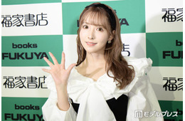三上悠亜、“マスカラなし”メイクで雰囲気ガラリ 新ヘア公開に「ツヤツヤ」「お人形さんみたい」と反響