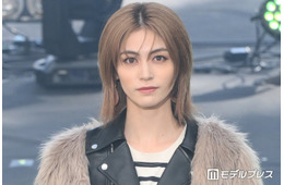 “LDH所属”f5ve・KAEDE、ミニ丈トップスで美ウエスト全開「くびれが綺麗すぎる」「スタイルが異次元」と反響