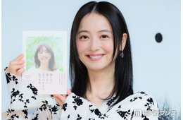 佐々木希“NGなし”ありのまま語ったフォトエッセイに手応え 芸能生活20周年は「奇跡だなと思います」【Natural】