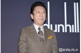 布袋寅泰、吹きガラス体験で作ったボウル公開「眺めているだけで癒される」「クオリティ高すぎ」の声