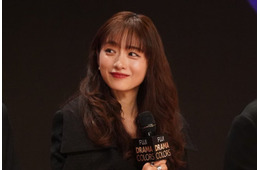石原さとみ、共演俳優の息子との“キスハプニング”振り返る「なぜか唇を奪われました」【ポリティカルパン】
