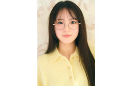 乃木坂46鈴木佑捺の撮り下ろしグラビア公開「6期生グラビア Nogizaka Colors」第3弾