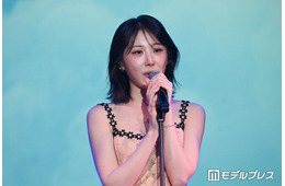 IZ*ONE出身イ・チェヨンが日本デビュー “ダンス封印”歌唱パフォーマンス＆流暢な日本語でコメントも「ワクワクします」