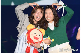 井上清華アナ＆高木晴菜アナ、“めざましくん”＆“てんタマくん”ぬいぐるみ抱えランウェイ登場 お揃いポーズで会場沸かす【TGC北九州2026】