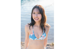 日向坂46金村美玖、湖水浴場で微笑む 封入ポストカード第3弾公開【機微】